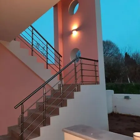 Avra-3 Luxury Apartament *